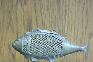 [Fish-shaped money container]