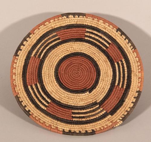 [Circular mat]