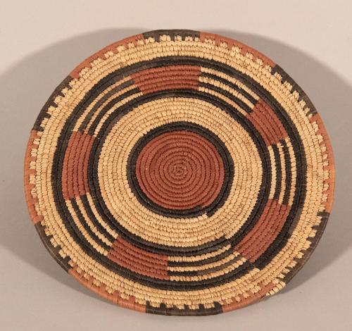 [Circular mat]