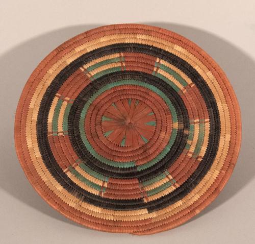 [Circular mat]