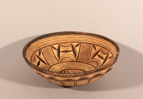 [Wide shallow bowl]