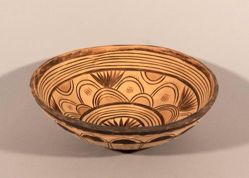 [Wide shallow bowl]