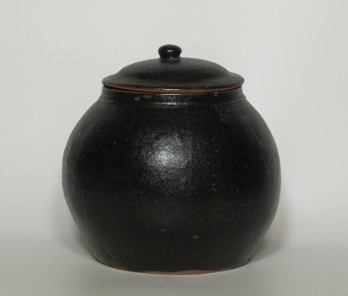 [Pot with cover]