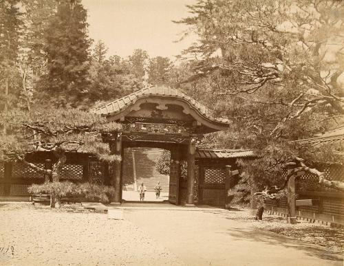 Gate & Wall with Two Retainers