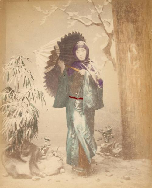 1314 Woman in winter costume