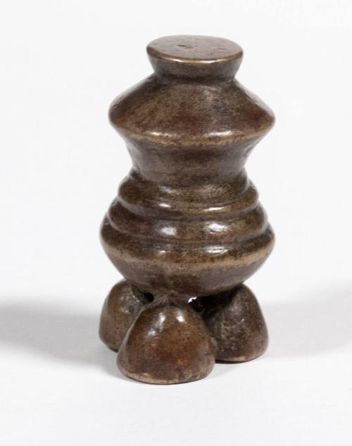 [Tripod based vessel gold weight]