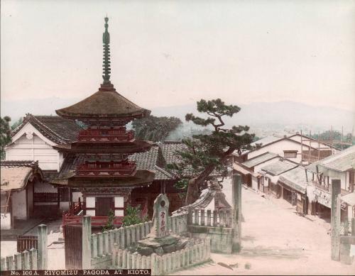 Kiyomizu Pagoda at Kioto
