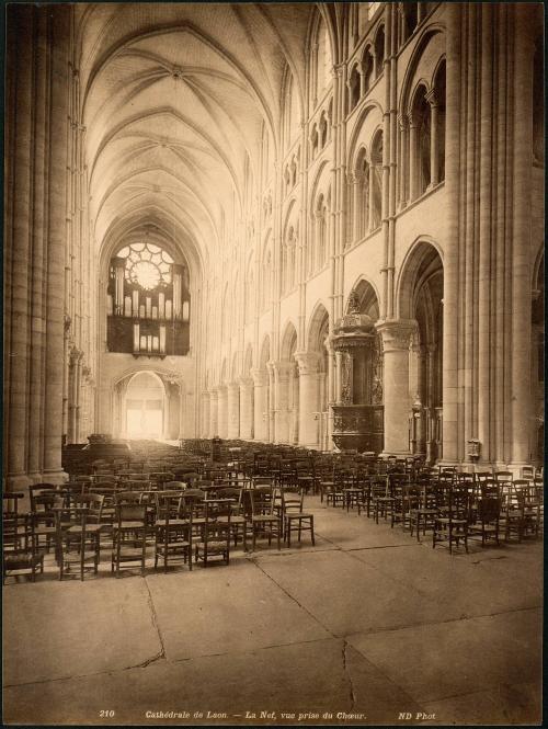 [Cathedrale de Laon - la nef vue prise du choeur]