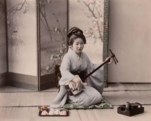 Courtesan Playing Shamisen