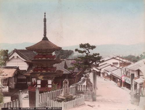 Kiyomizu Pagoda at Kioto