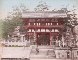Entrance of Yasaka Shinto Temple - Kioto