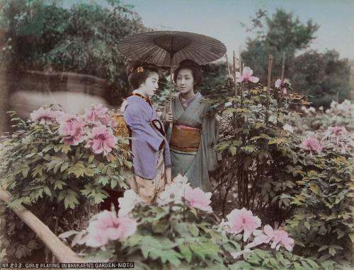 No. 203 Girls Playing in Bankaen's Garden, Kioto