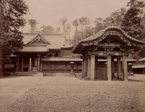 Courtyard with Temizzu-ya