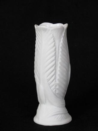 [Parian leaf vase]