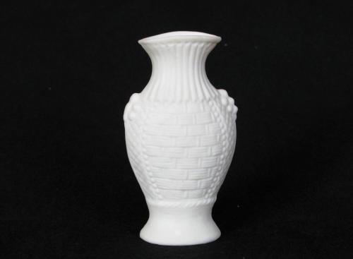 [Amphora-shaped woven basket pattern parian vase]