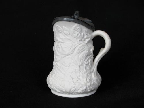 [Squat-bodied parian syrup pitcher]