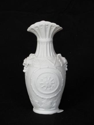 [Amphora-shaped parian vase with ten-pointed star pattern flare lip, reeding on neck and applied grape clusters on shoulders]