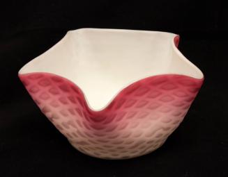 [Pink quilted diamond pattern bowl]