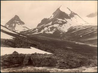 1386. Jotunheimen, Kirken og Tverbottenhornene fra Uladalen