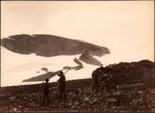 1381. Jotunheimen. Galdhopiggen, Sondre Kjedlen Juvashytten