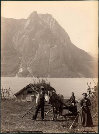 2581. Sondmore, Naessethorn i Hjorundfjord