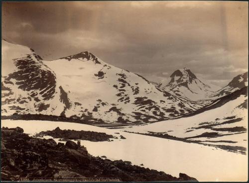Jotunheimen, Skarvdalseggen og Raudalstind fra Uladalen