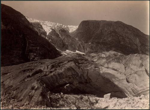 Surhelle Glacier. Fjaerlands fjord. Socn.