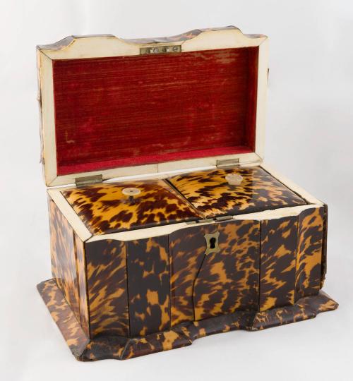 [Tortoiseshell tea caddy]