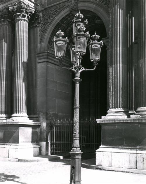 Paris (street light)