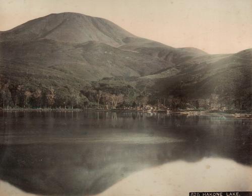 Hakone Lake