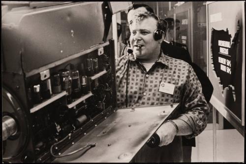 CBS cameras are installed at the IBM Center, Sixth Avenue..., from the series "la Television"