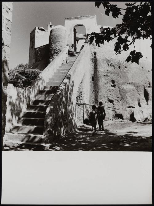 Women on staircase, children carrying wood, Italy