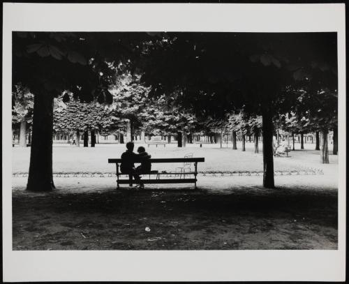 Lovers in the Tuilleries, Paris, France