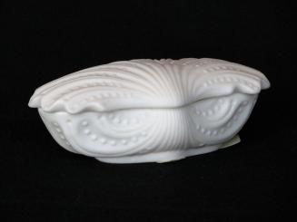 [Shell-shaped lidded parian trinket box]