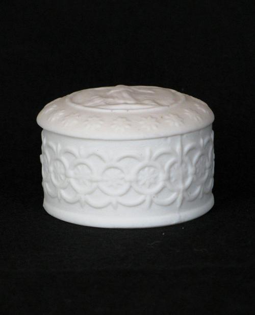 [Round parian trinket box with lid]