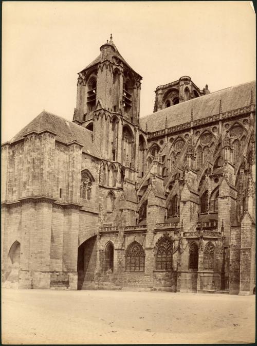untitled [cathedral, entrance]
