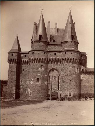 205. Chateau de Vitre. Le Chaelet cote exterieur. N. D. Phot.