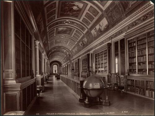 [Palais de Fontainbleau. La Bibliotheque Ancienne Galerie de Diane]