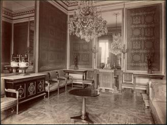 Palais de Fontainbleau. Le Cabinet ou Napoleon 7er signa son abdication. X. Phot.