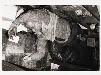 The police were called to this jewelry store in Manhattan where the owner had been found murdered, he was held-up and hit on the head with a hammer, NYC