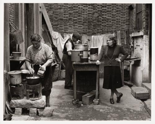 [Community kitchen, refugee camp]