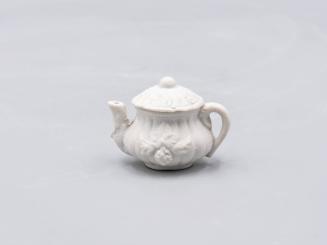 [Parian lidded toy teapot]
