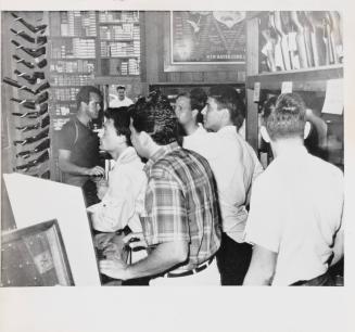 Rush on to Buy Guns in Riot-Torn City