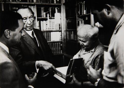 The State visit of German Chancellor Konrad Adenauer to Israel, visiting with former Prime Minister David Ben Gurion: looking at books in Ben Gurion's study at Kibbutz Sde Boker