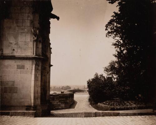 The Terrace & the Chapel, with view on the Loire. 