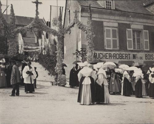 "Fête Dieu," Waiting for the Procession.