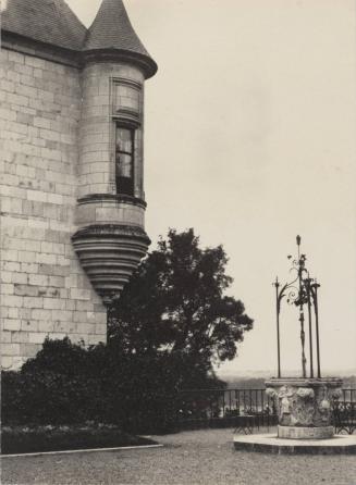 Château of Chaumont. The Courtyard & Well.