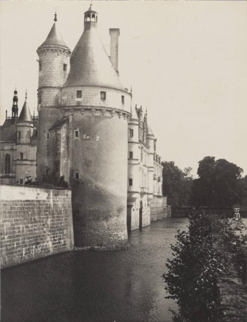 Chenonceaux. (In this Château Francois II & Mary Queen of Scots spent their honeymoon in 1599. Jasso visited Catherine de Medicis here)