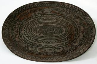 [Oval-shaped presentation plate]