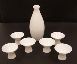 Sake set (white) bottle with six cups (a-g)